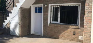 Alquila Departamento Centrico de 2 Dorm. en Roldan