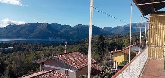 Casa indipendente vista lago