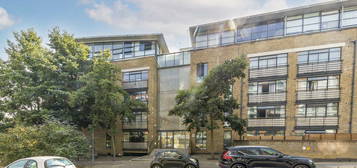 Flat to rent in Goat Wharf, Brentford TW8