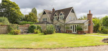 4 bed detached house for sale