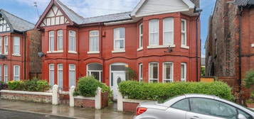 5 bedroom semi-detached house for sale