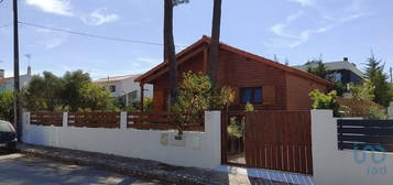 Casa / Villa T1 em Charneca De Caparica E Sobreda de 66,00 m²