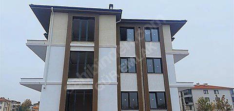 GÜR EMLAK'TAN ONLY SİTESİNDE CADDE ÜSTÜ SATILIK 4+1 DAİRE