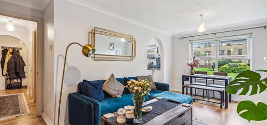 Flat for sale in Monmouth Close, Central Chiswick W4