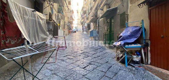 Bilocale Vico Storto Concordia, Quartieri Spagnoli, Napoli