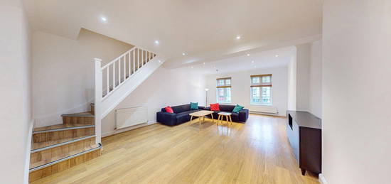 Flat to rent in Stucley Place, Camden Town NW1