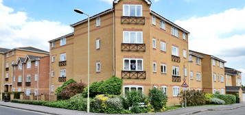 Flat to rent in Ascot Court, Aldershot GU11