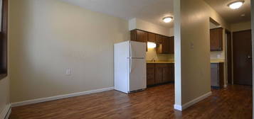 Hillcrest Village Apartments, 404 Hillcrest Dr APT 4, Windsor, MO 65360