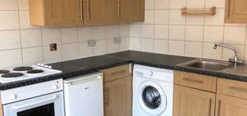 Flat to rent in Cricklewood Broadway, London NW2