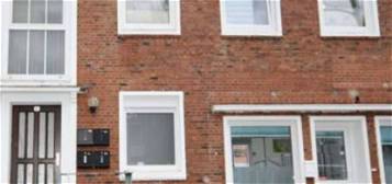 Attraktive 4-Zimmer-Wohnung mit Einbauküche und Balkon in Emden
