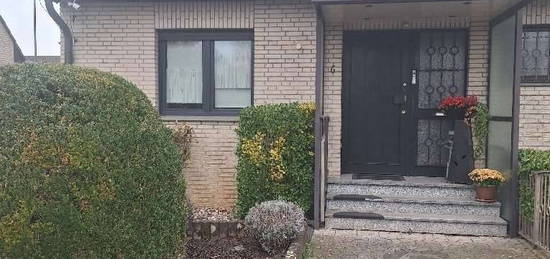 Günstiges 5-Zimmer-Einfamilienhaus mit EBK in Geldern