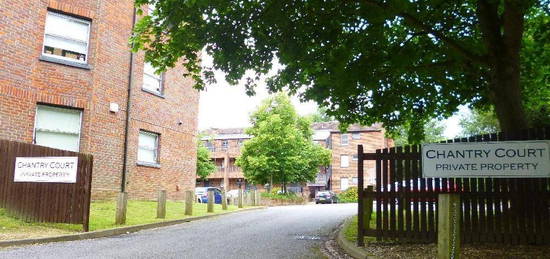 Flat to rent in Chantry Court, Woods Avenue, Hatfield AL10