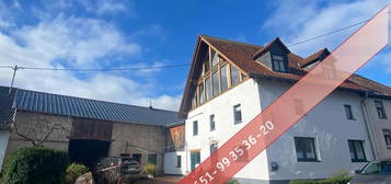 Tierliebhaber aufgepasst! Wohntraum in rustikalem Stil: Liebevoll renoviertes Bauernhaus mit Stallungen und hohen Einnahmen durch PV-Anlage in der Eifel!