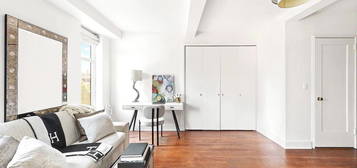 410 W  24th St #5C, New York, NY 10011