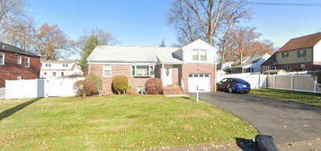 76 Druid Ave, Dumont, NJ 07628