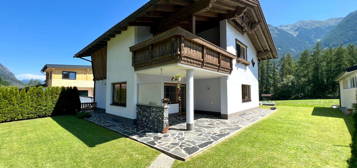 Exklusives Tiroler Landhaus auf großem Grundstück mit herrlichem Panoramablick!