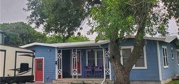 802 W Washington Ave, Seadrift, TX 77983