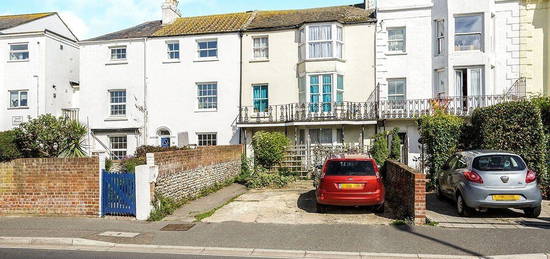 Maisonette to rent in West Street, Bognor Regis, West Sussex PO21