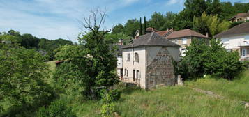 A rénover : corps de ferme et dépendances sur les hauteurs de Brive, grand terrain constructible