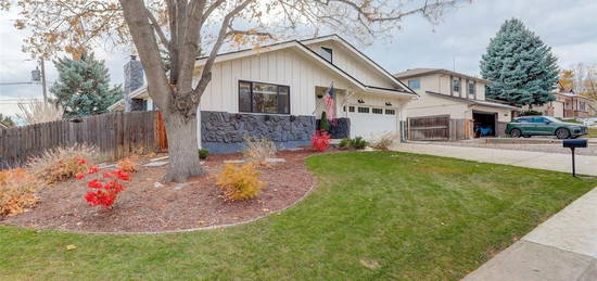 6864 W 69th Pl, Arvada, CO 80003