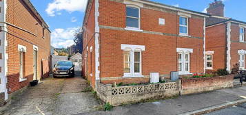 3 bedroom semi-detached house to rent