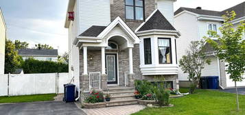 490, Rue Jennifer
                        Laval (Fabreville)