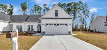 204 Oak Pointe Cir, Lumberton, NC 28358