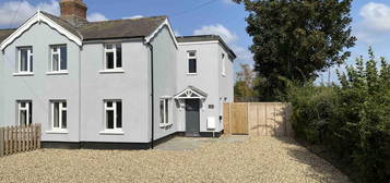 4 bedroom semi-detached house