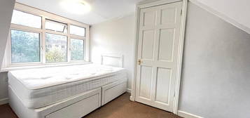 Flat to rent in Grove Hill Road, Harrow HA1