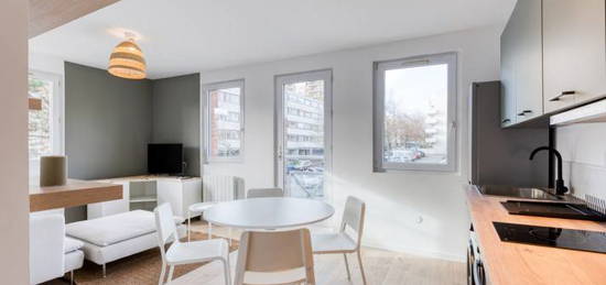 Appartement meublé  à louer, 4 pièces, 3 chambres, 65 m²