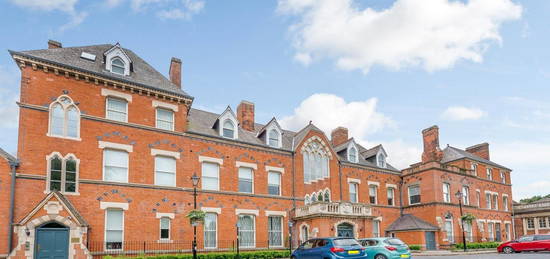 Flat to rent in Royal Sutton Place, King Edwards Square, Sutton Coldfield B73