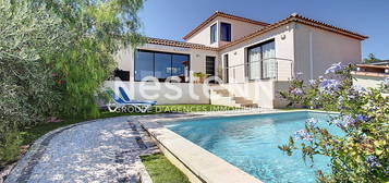 TRANS EN PROVENCE Villa de 154 m²  avec 3 suites sur 750 m² de terrain avec piscine