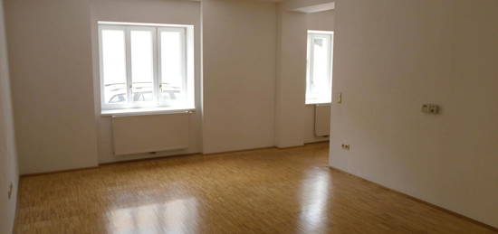 Zentrale 3-Zimmer Erdgeschosswohnung 90 m² + 32 m² Terrasse