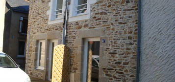 FAY DE BRETAGNE Bourg Maison T2 en Triplex