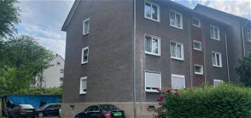 Solides 6-Fam.-Haus mit Balkone und Kfz.-Stellplätze