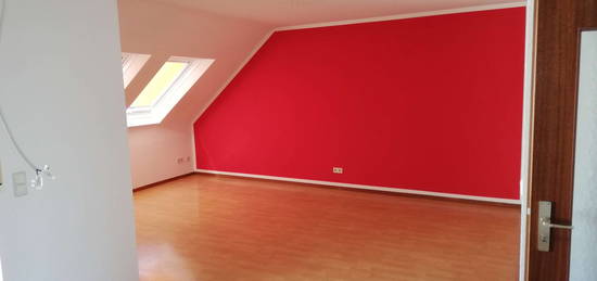 Exklusive, gepflegte 2-Zimmer-Dachgeschosswohnung mit Balkon in Dietzenbach**TOP LAGE** von Privat