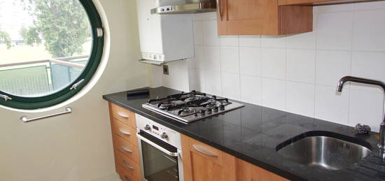 Flat to rent in Stainsby Road, Limehouse E14