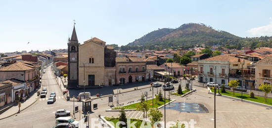 Bilocale piazza Vittorio Emanuele, 11, Nicolosi