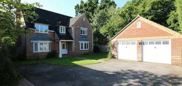 5 bedroom detached house