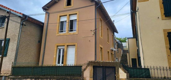 Maison atypique avec son agréable jardin