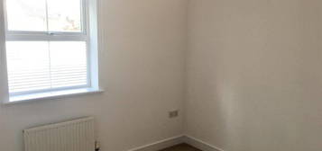 2 bed detached house to rent