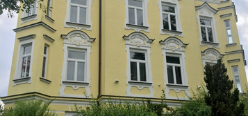 Exklusive Villa-Wohnung mit historischem Charme und Blick auf die Donau