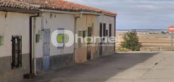 Casa adosada en calle Santa Ana en Moraleja del Vino