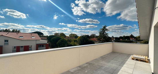 Castelginest calme T5 110 m² dernier étage + terrasse 22 m² + 3 pk