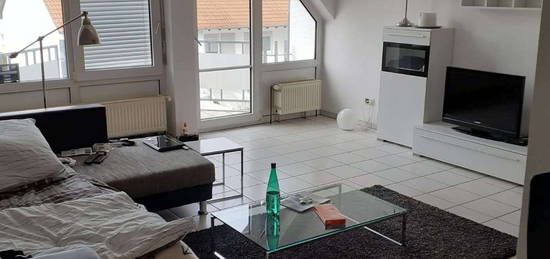 Stilvolle, helle und geräumige  1-Zimmer-DG-Wohnung mit Balkon und EBK in Ludwigshafen am Rhein