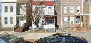 16 N Straight St, Paterson, NJ 07522