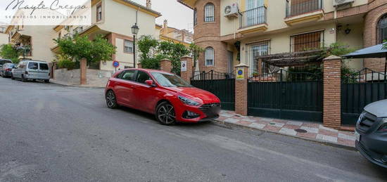 Casa adosada en venta en Cruces, La Zubia Ciudad