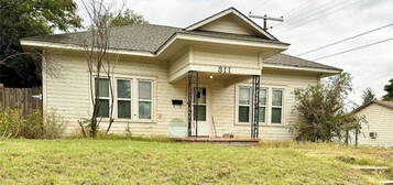 311 W  1st St, Elk City, OK 73644