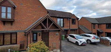 Maisonette to rent in Sylverns Court, Bracknell RG42