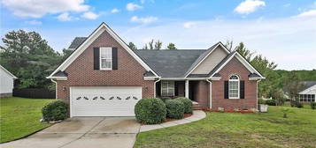 4031 Batesburg Dr, Hope Mills, NC 28348